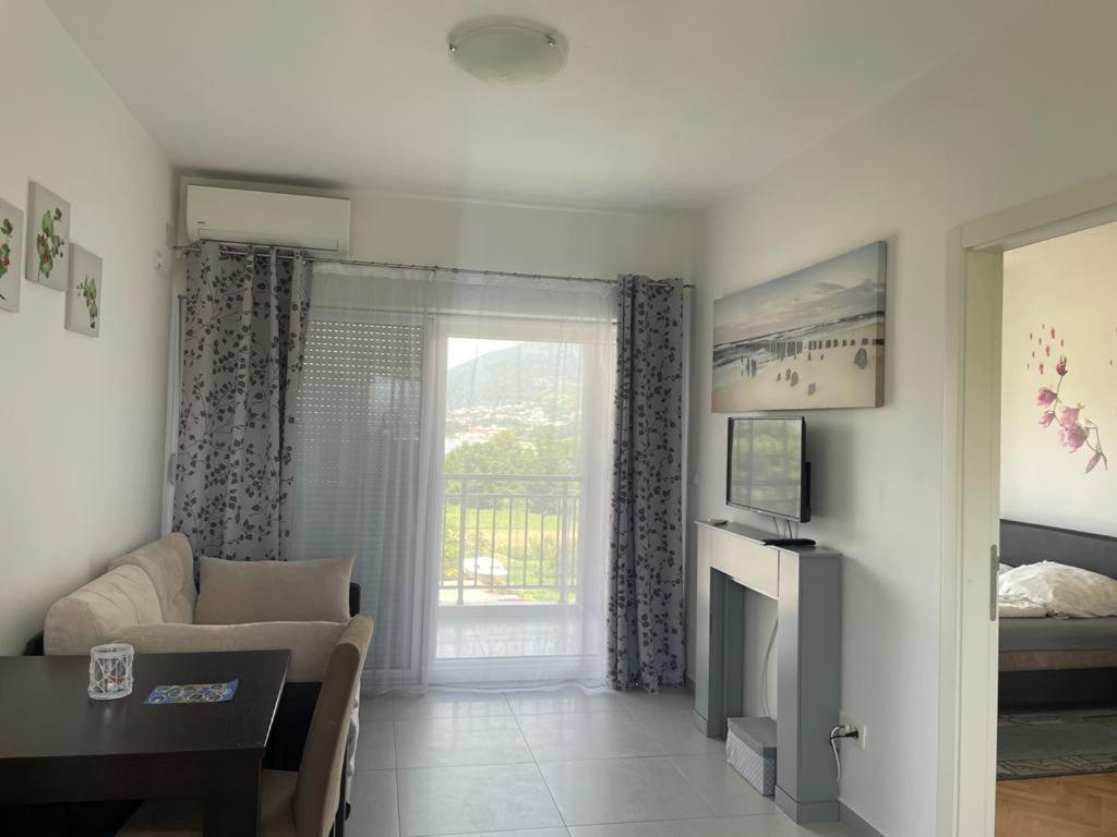 Kristina Apartments Тиват Екстер'єр фото