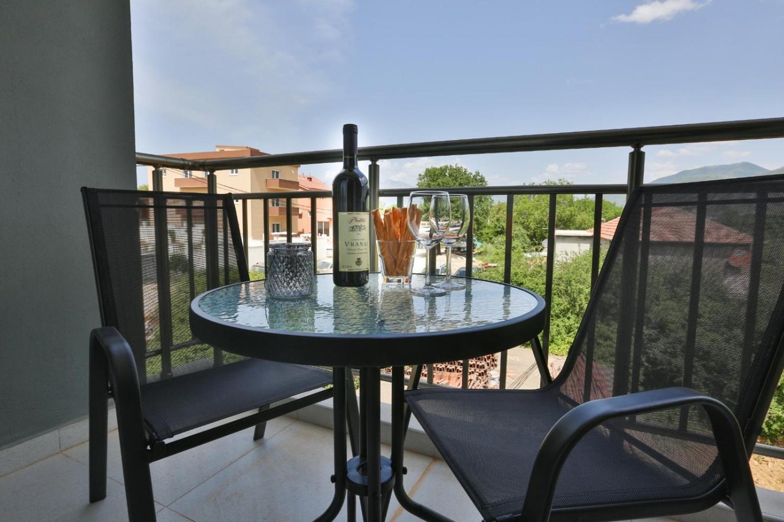 Kristina Apartments Тиват Екстер'єр фото
