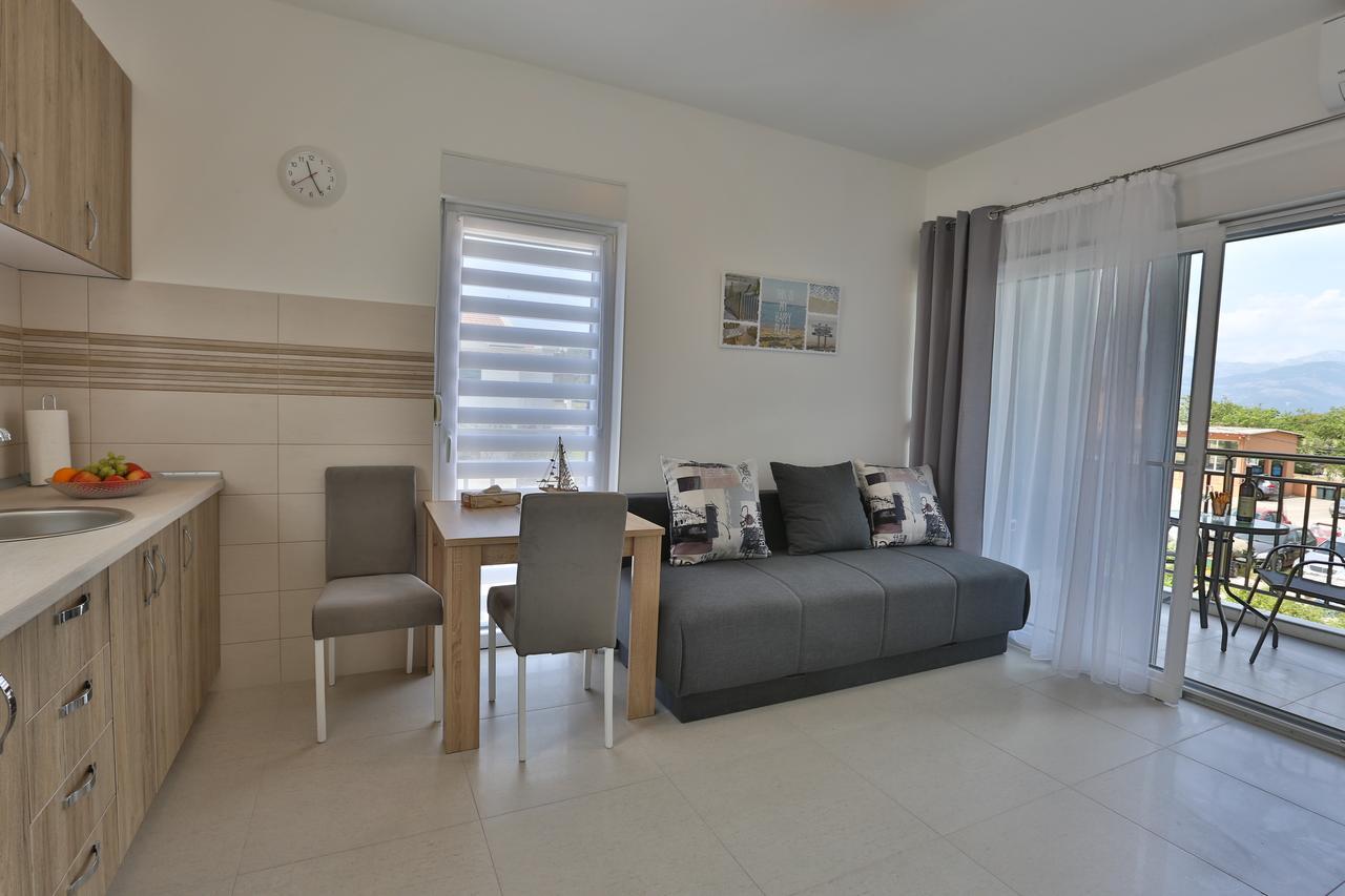 Kristina Apartments Тиват Екстер'єр фото
