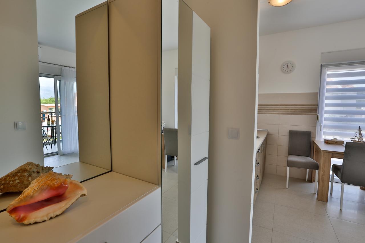 Kristina Apartments Тиват Екстер'єр фото