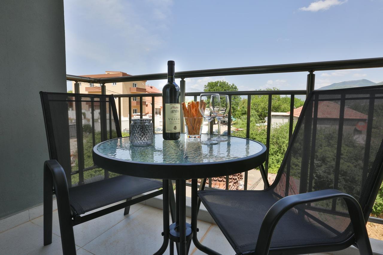 Kristina Apartments Тиват Екстер'єр фото
