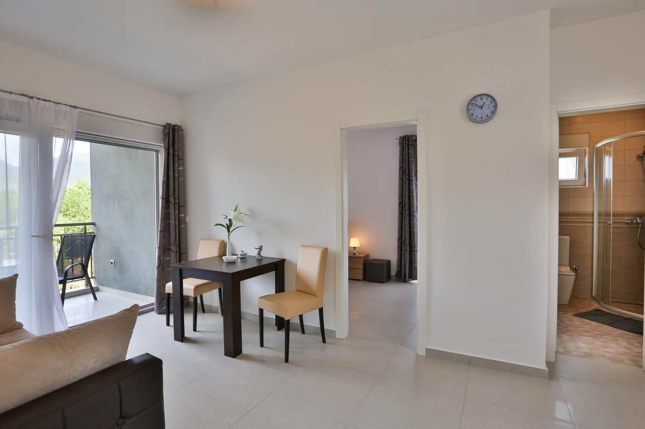 Kristina Apartments Тиват Екстер'єр фото