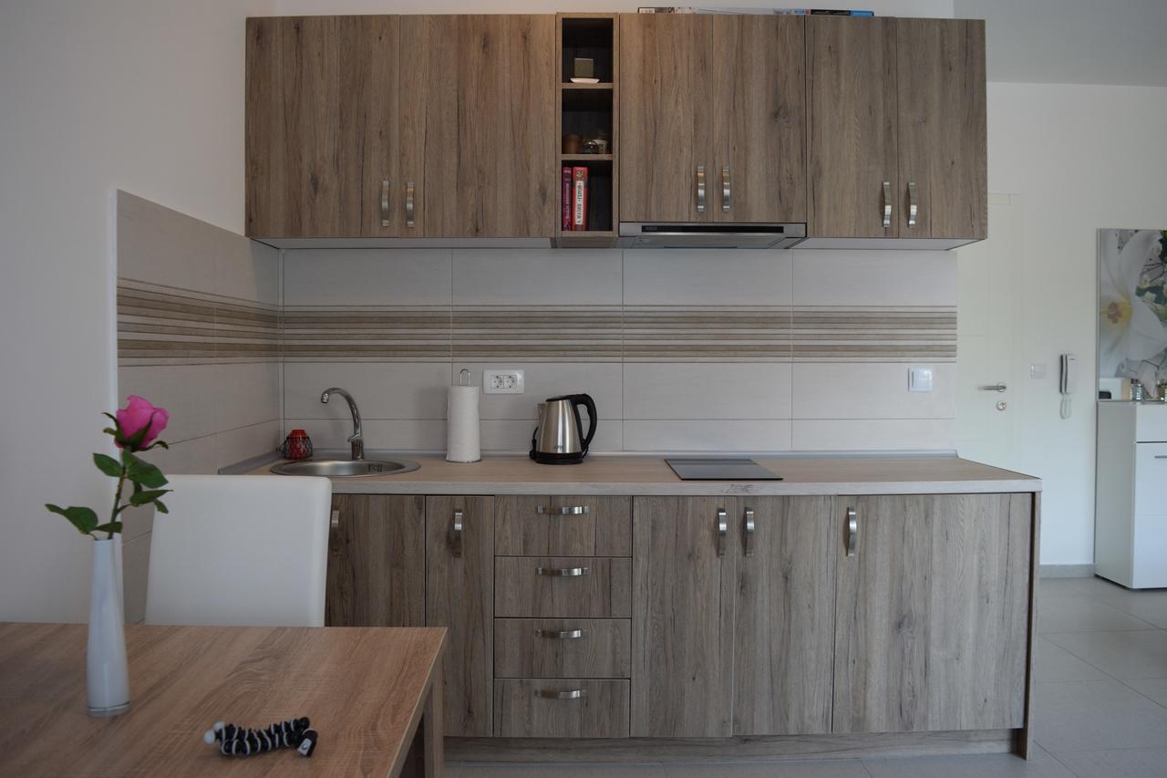 Kristina Apartments Тиват Екстер'єр фото