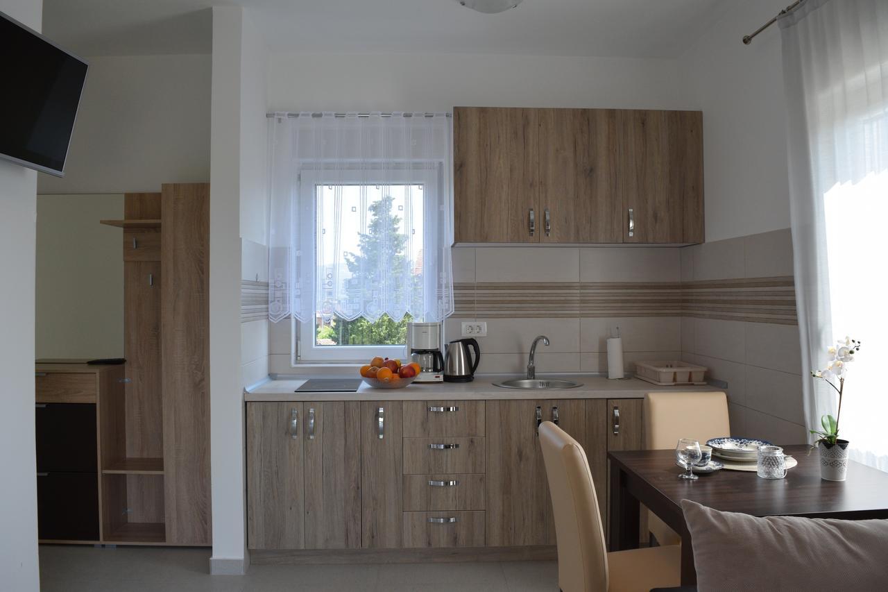 Kristina Apartments Тиват Екстер'єр фото