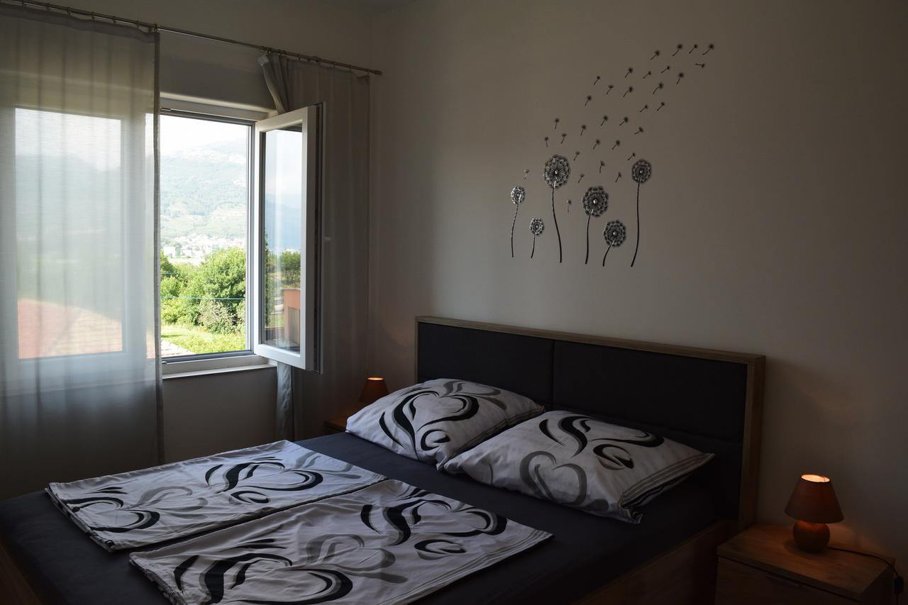 Kristina Apartments Тиват Екстер'єр фото